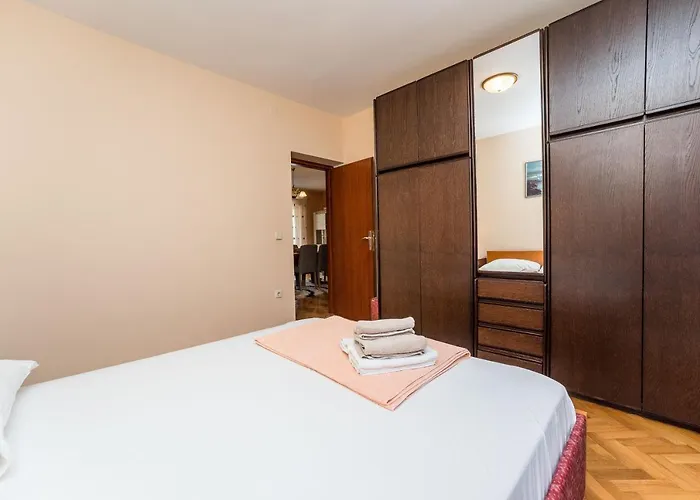 Juracak Apartment *