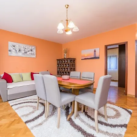 Apartment Juracak *