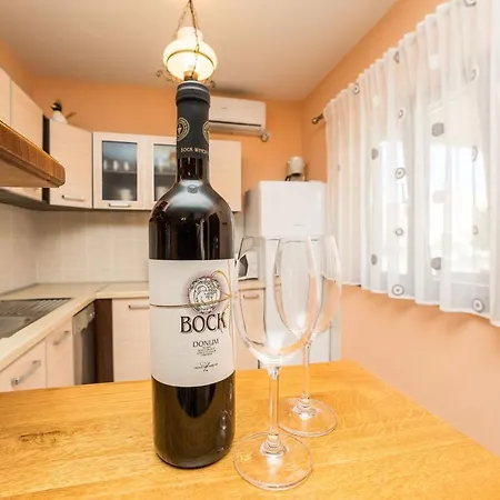 Apartment Juracak *