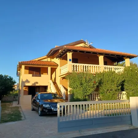 Juracak Apartment *